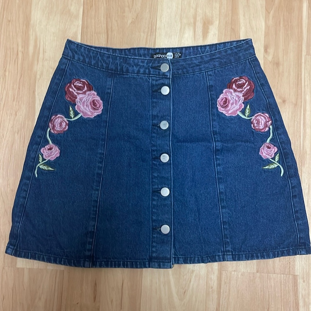 Embroidered denim skirt